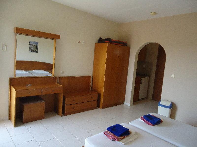 Lyristis Dinos Studios & Apartments Faliraki Zewnętrze zdjęcie
