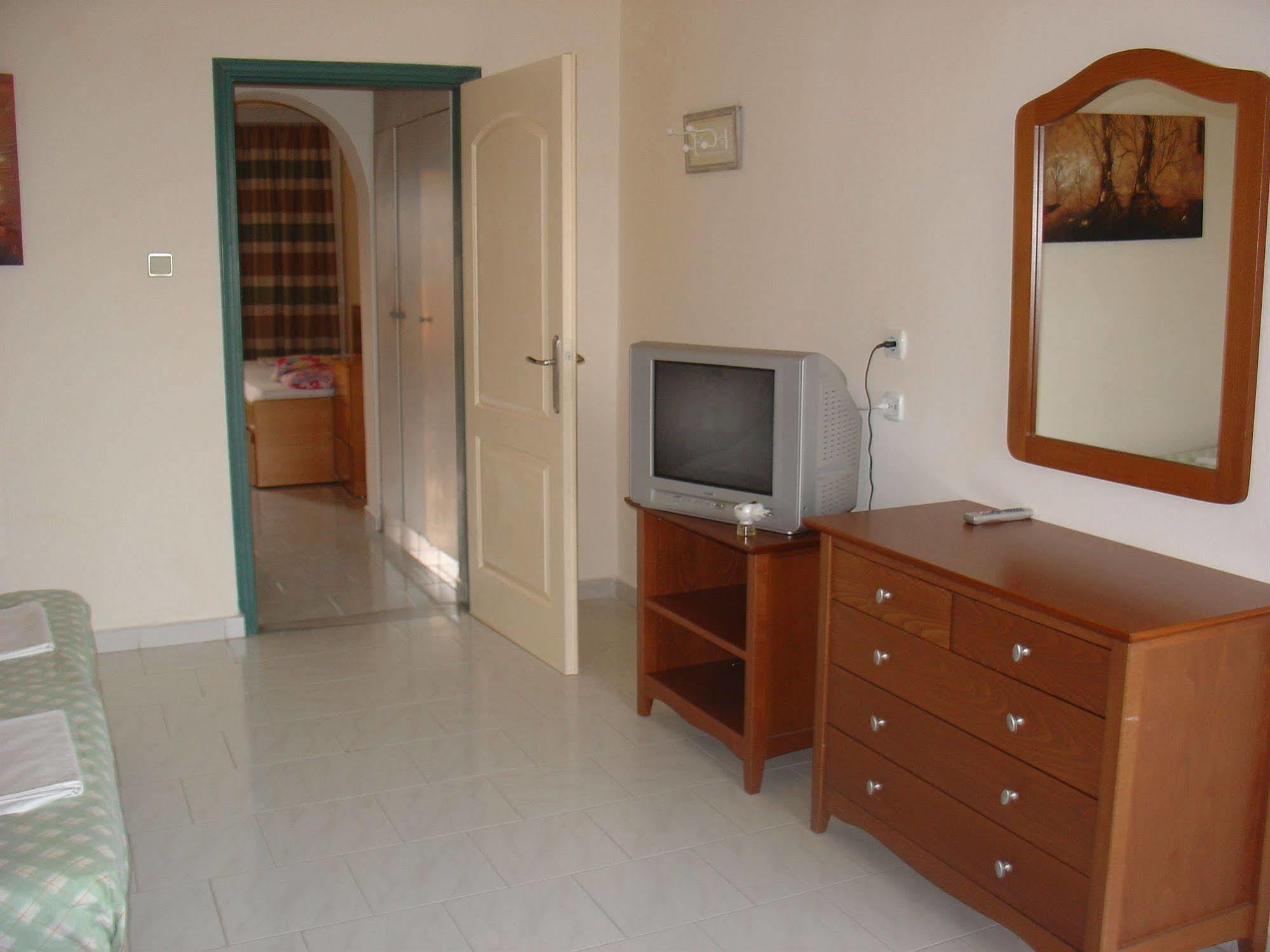 Lyristis Dinos Studios & Apartments Faliraki Zewnętrze zdjęcie