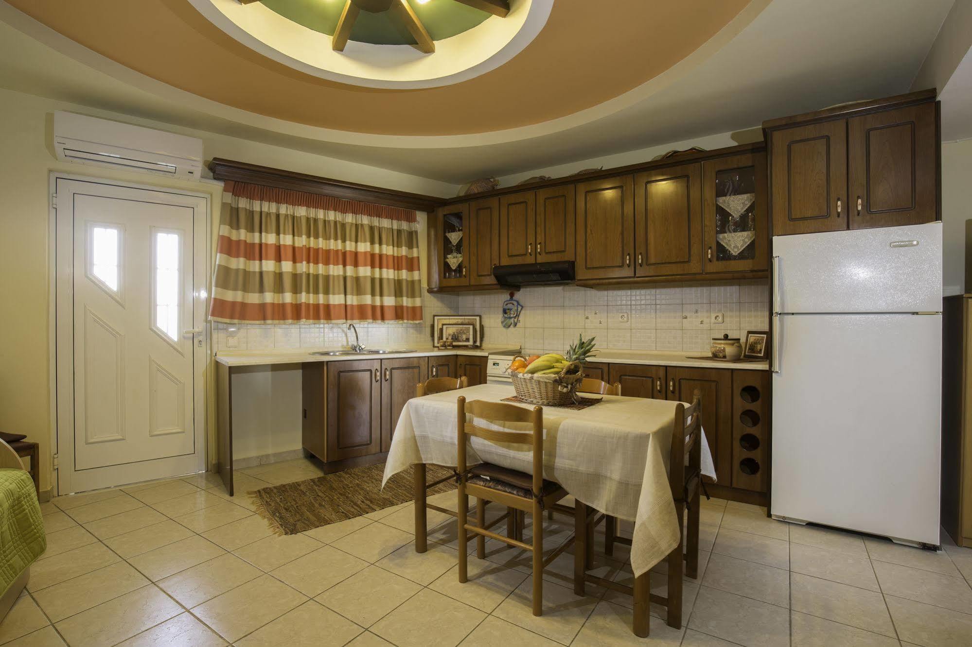 Lyristis Dinos Studios & Apartments Faliraki Zewnętrze zdjęcie